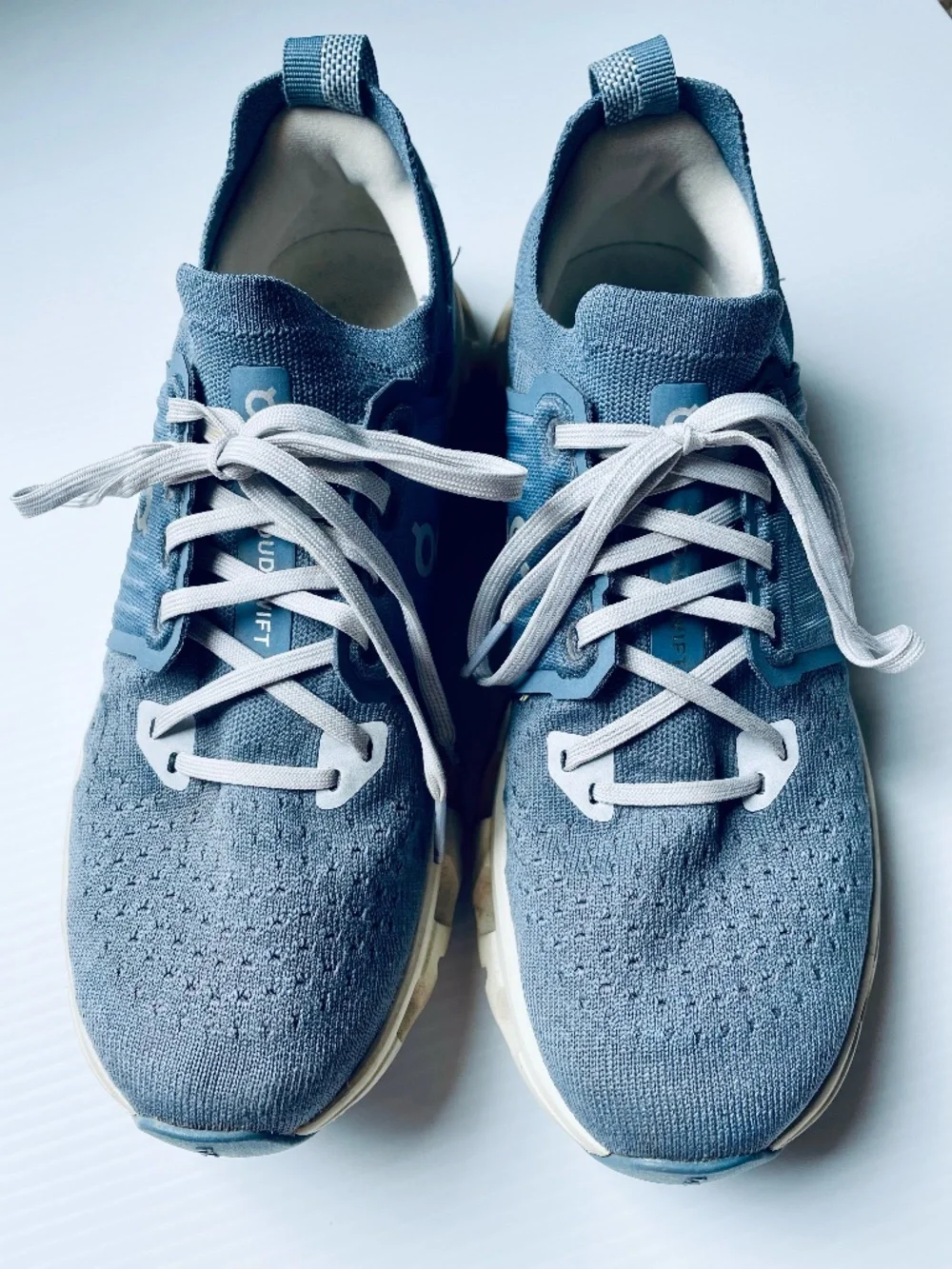 N/A cloud sneakers